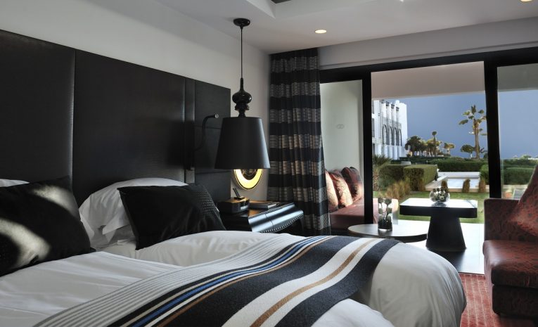 room-luxury-2-separted-beds-garden-view